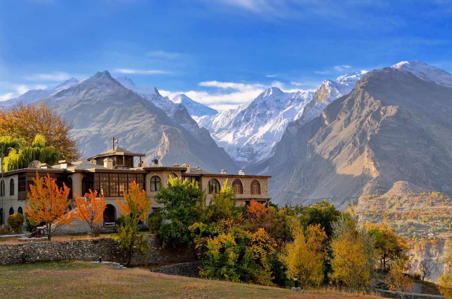 Magnificent Luxus Hunza Tour From Islamabad